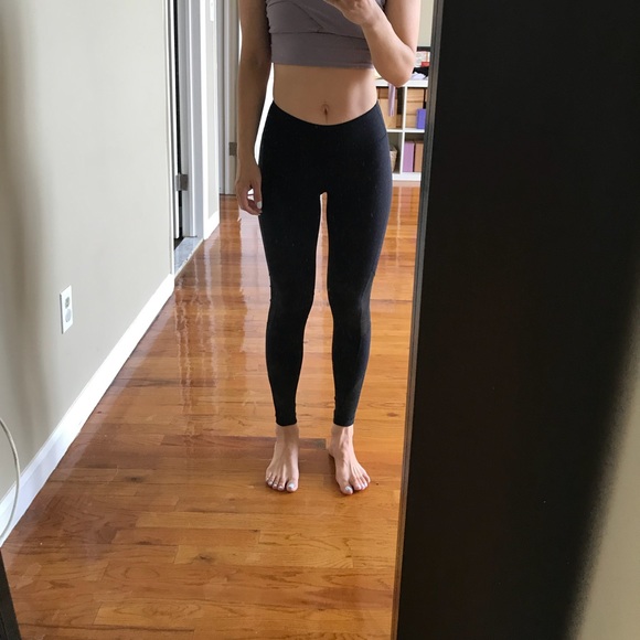 Aritzia TNA legging - Picture 4 of 8